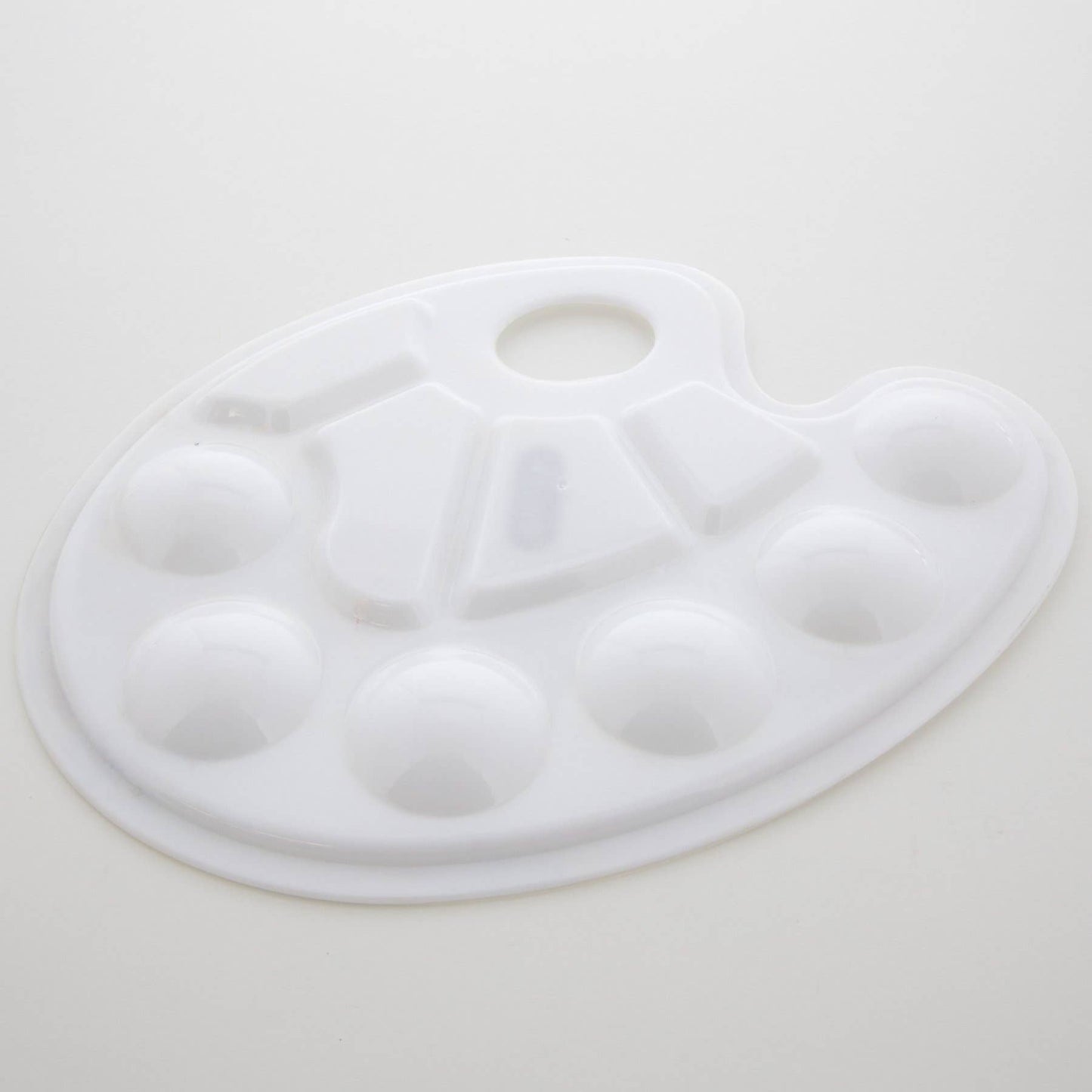 Oval 10-Mixing Palette w/ Thumb Hole